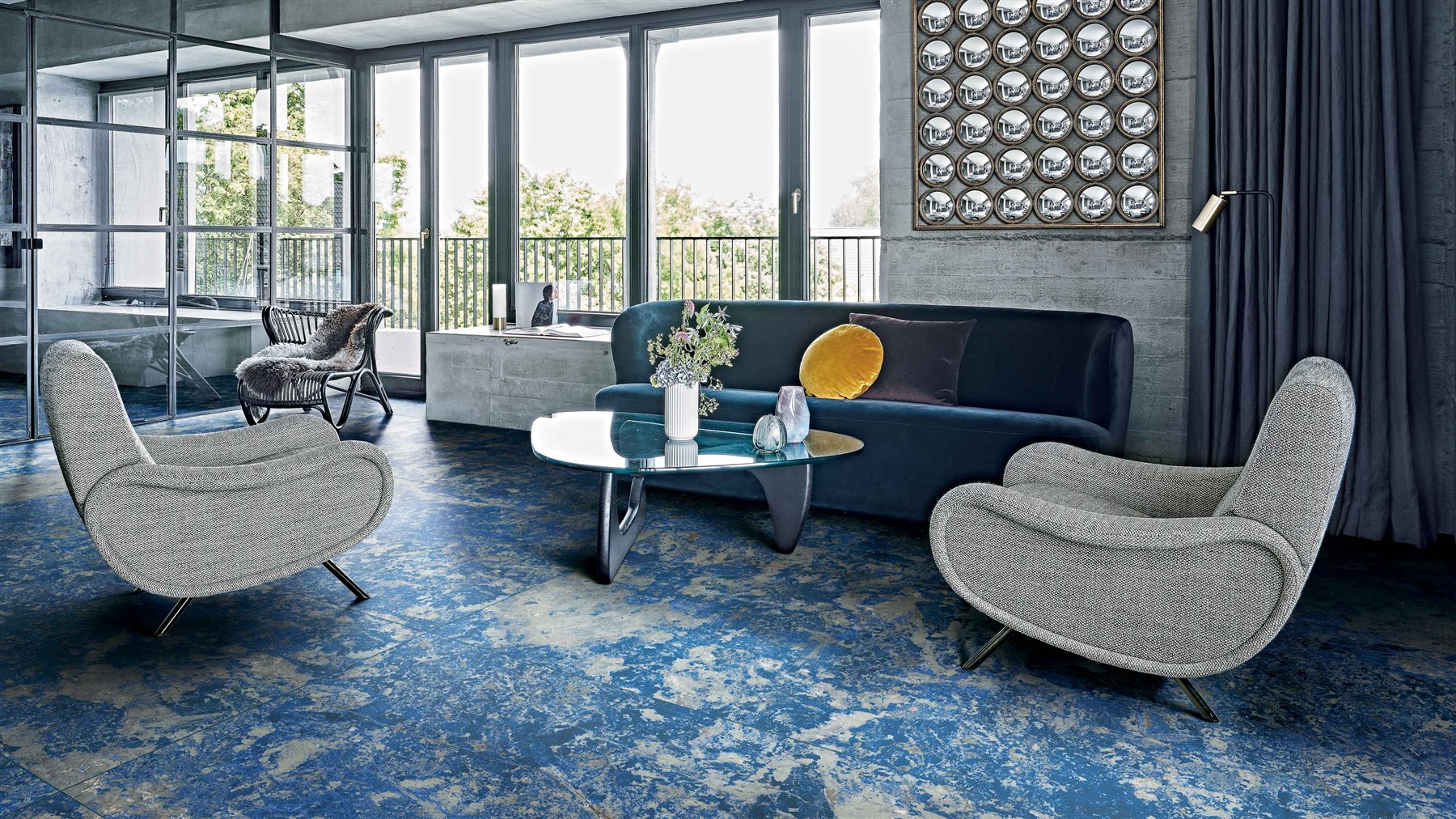 Woonkamer met vloer in blauwe sodaliet